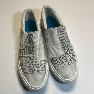 Blowfish Patchwork Canvas Slip On Sneakers Distressed Gray Animal Print Sz 8.5
